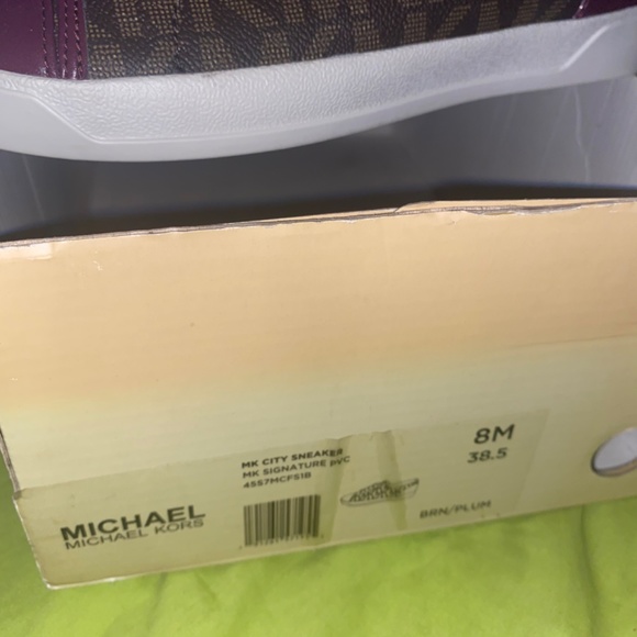 Michae Kors Sneakers - Picture 2 of 7